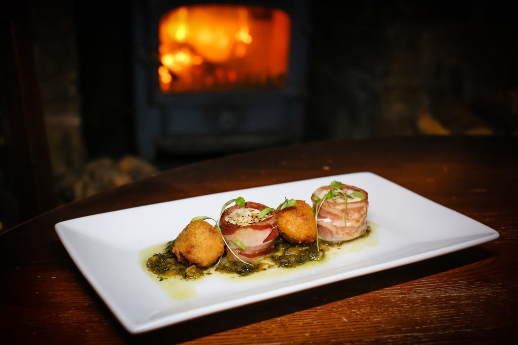 The Plough Inn & Restaurant Конглтон Экстерьер фото